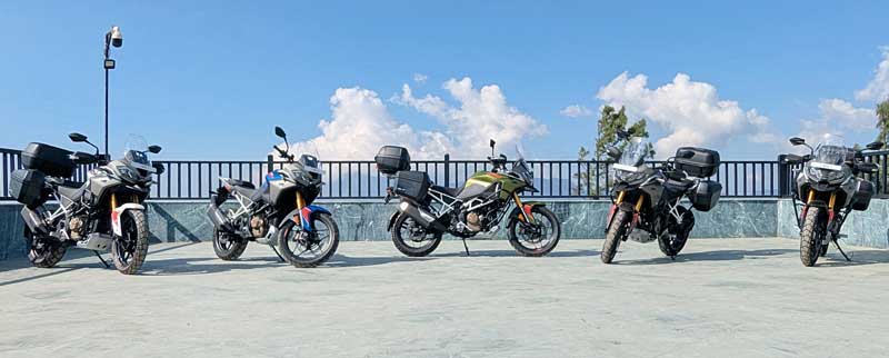 TVS Apache RTX 300 Review color