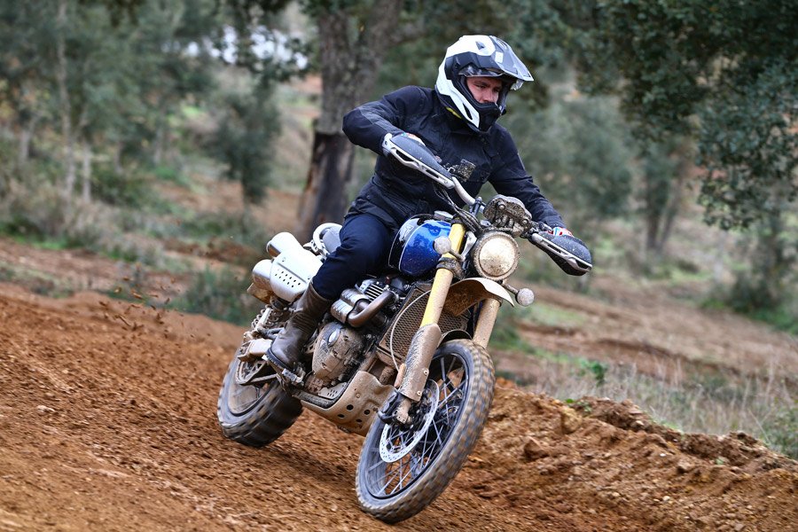 triumph scrambler 1200 review 13