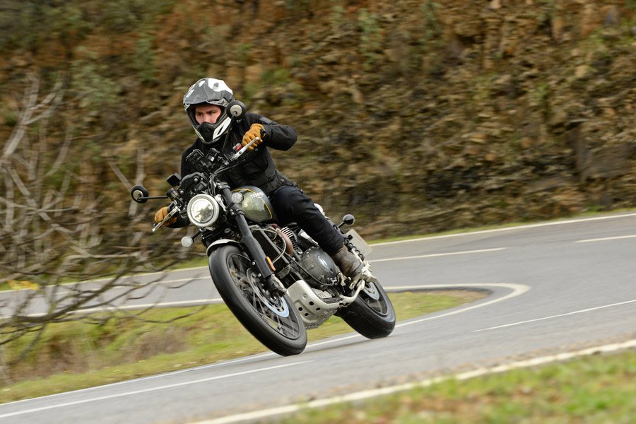 triumph scrambler 1200 review 15