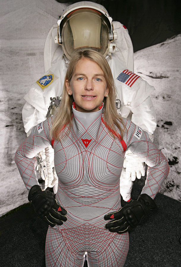 0x0 Biosuit Dava Newman 1