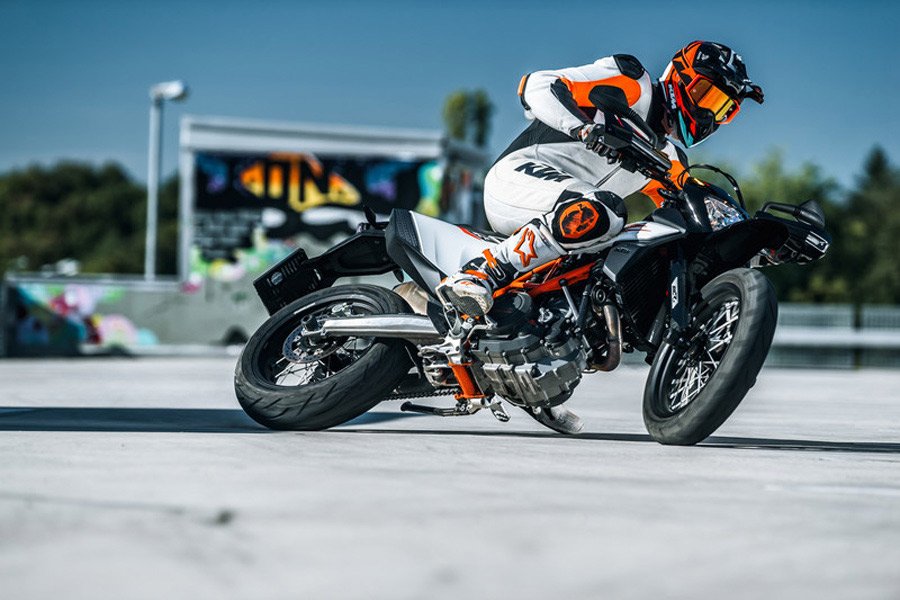 2019 KTM 690 SMC R 2
