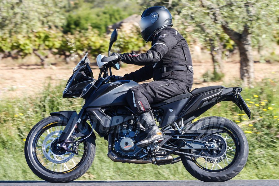 062718 2019 KTM 390 Adventure 013 582x388