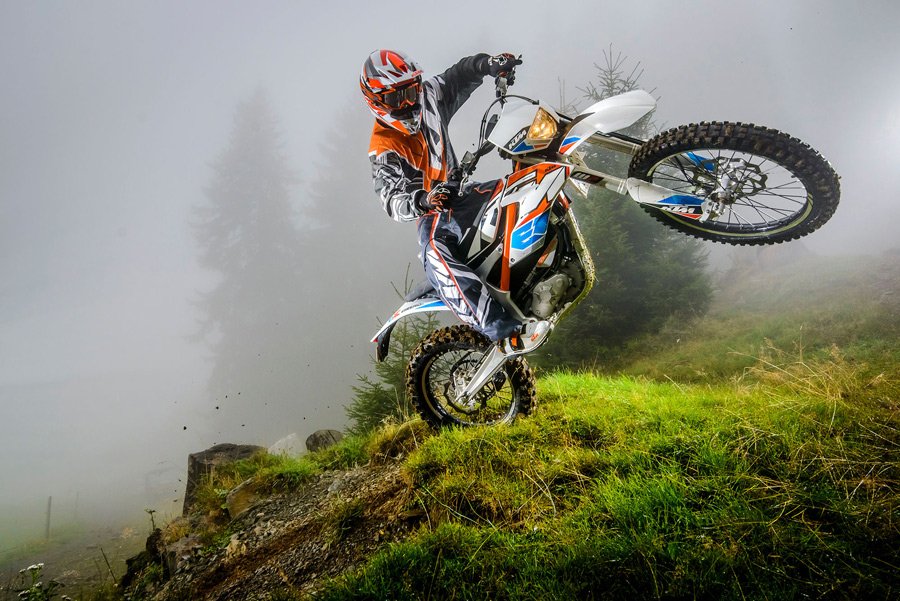 61743 KTM FREERIDE E XC Action