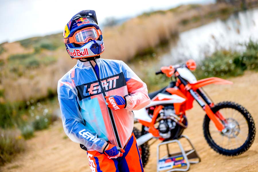 Leatt 2020 Race Cover