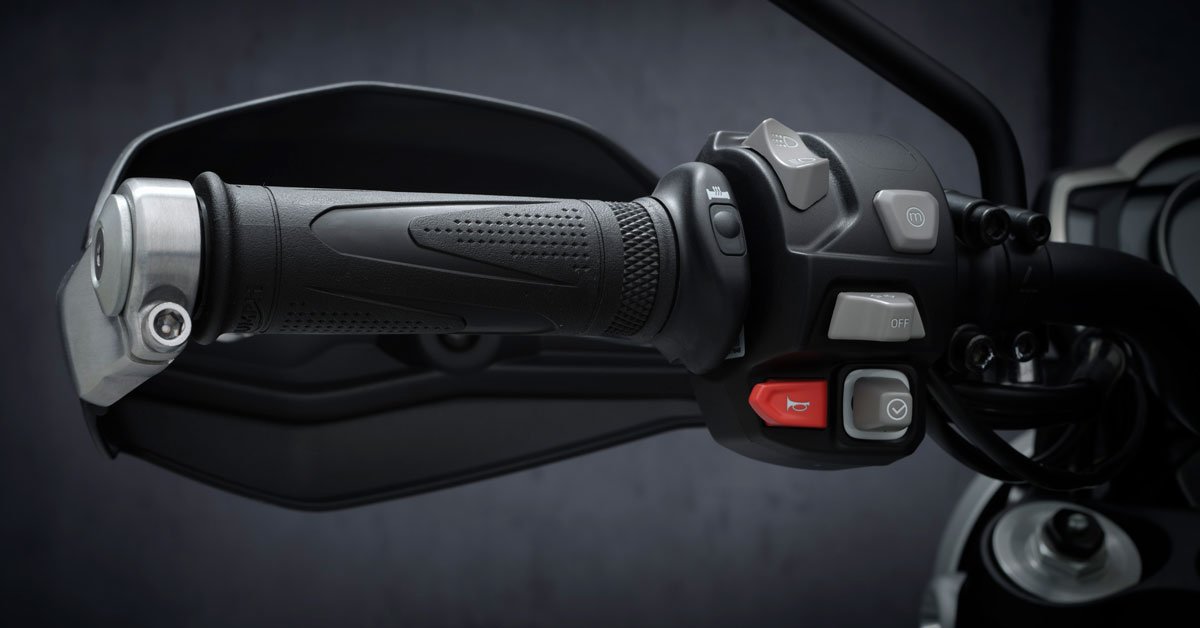 2022 Triumph Scrambler 1200 controls