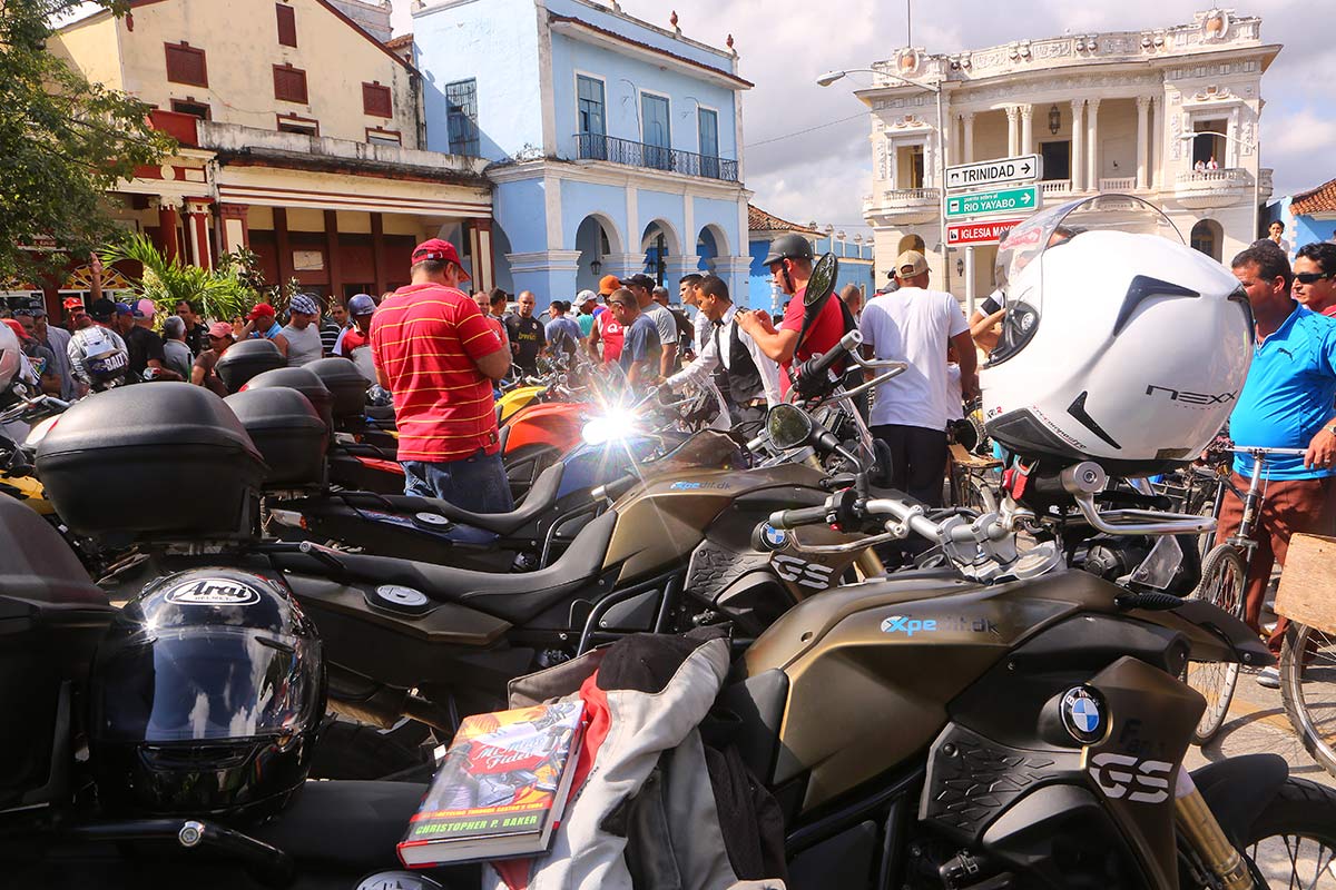 CHASING CHE Motorcycling through Castros Cuba Body image 1