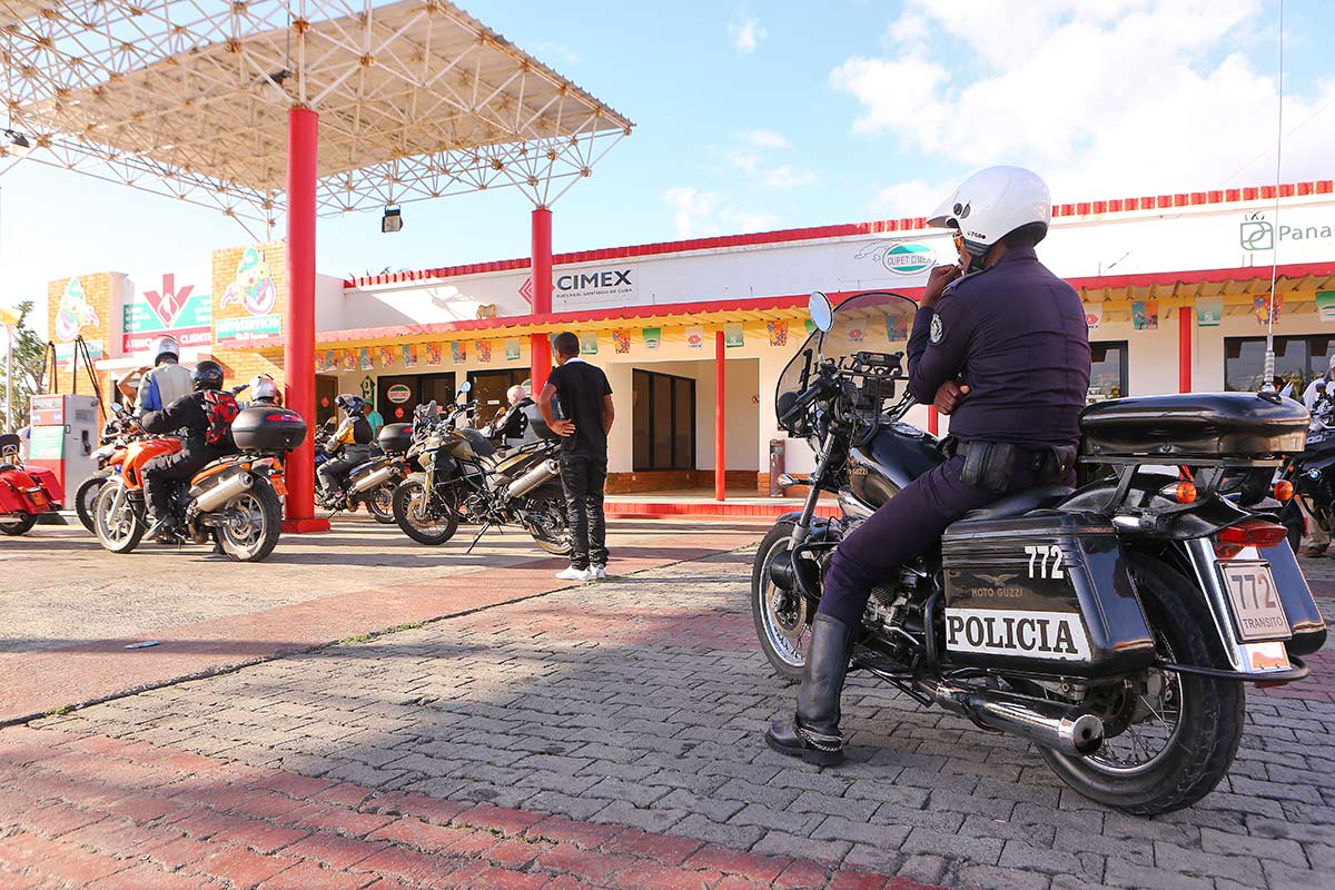 CHASING CHE Motorcycling through Castros Cuba Body image 2