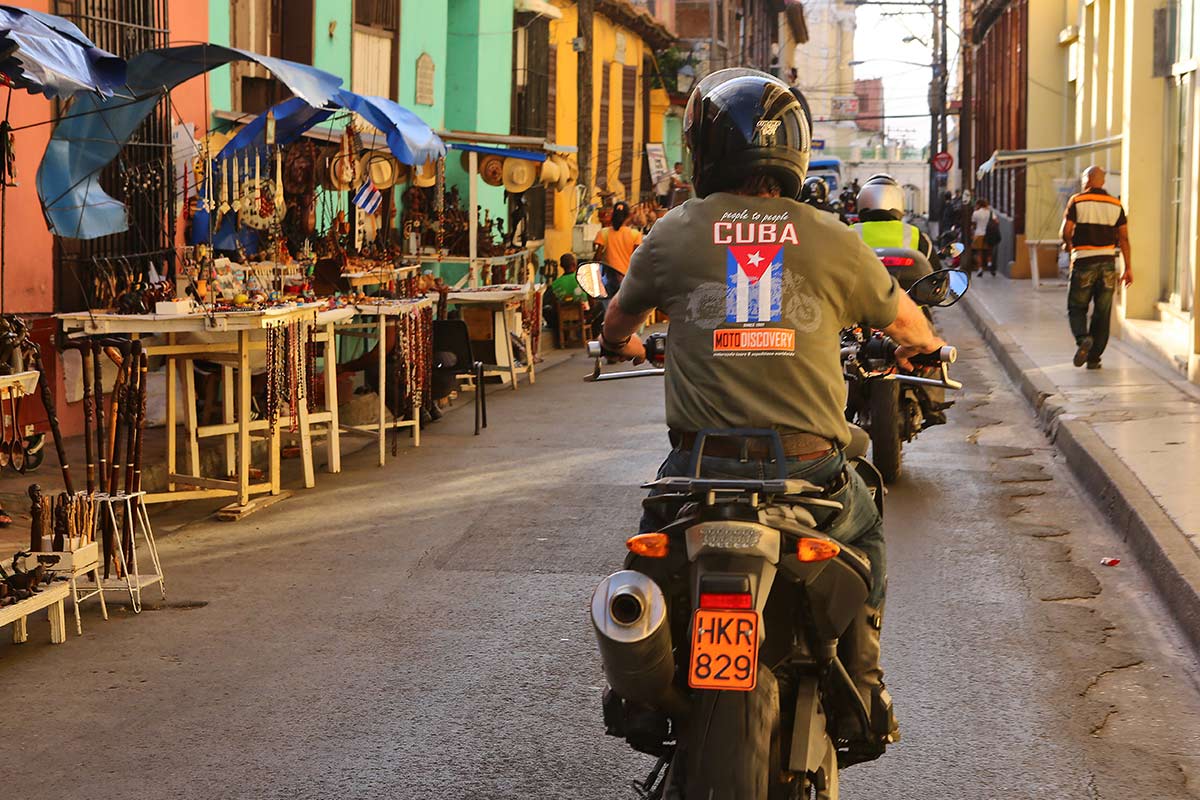 CHASING CHE Motorcycling through Castros Cuba Body image 3