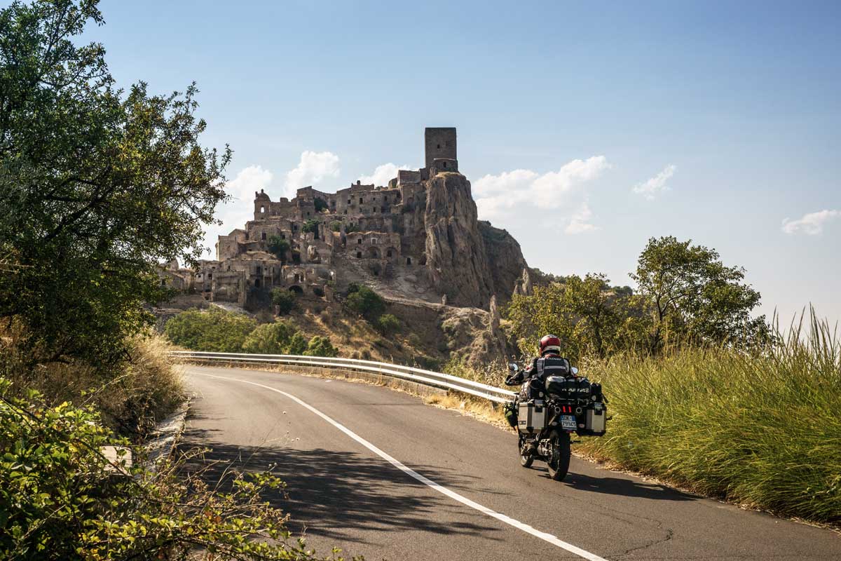Lucifer Amidst the Stones craco