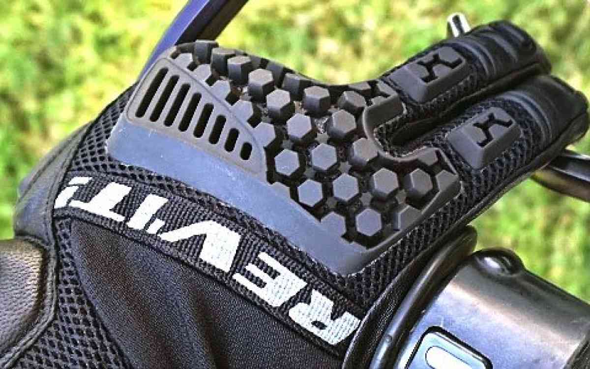 revit-sand-3-glove-review